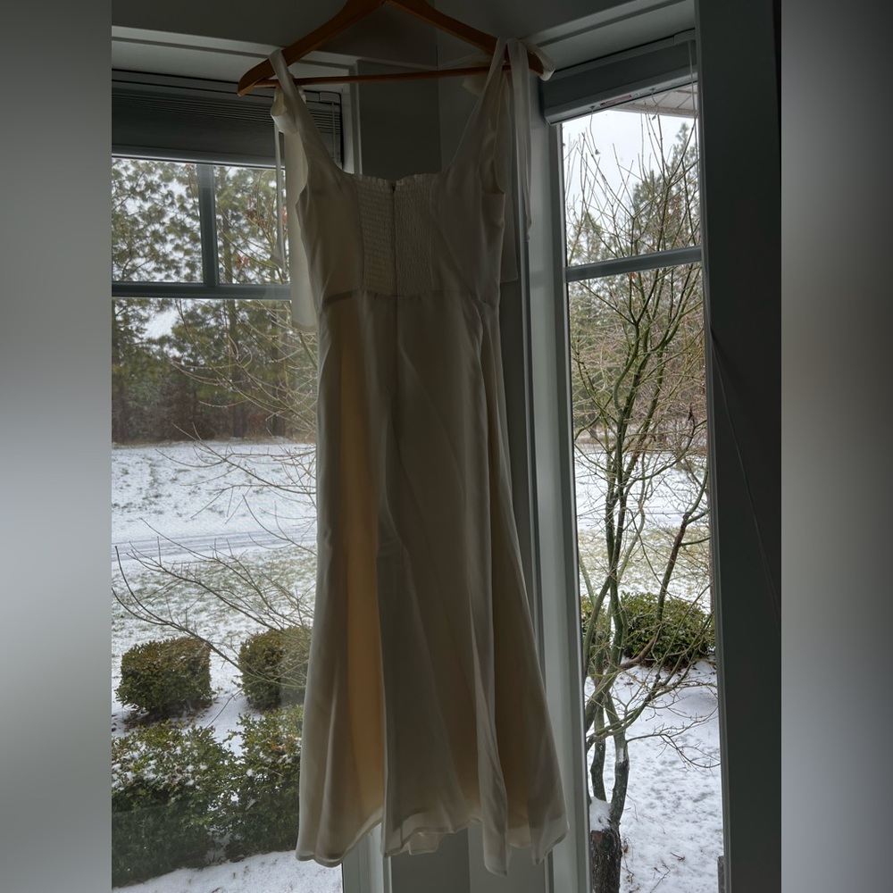 Reformation Twilight Dress in Ivory
White Sleeveless Midi 0 - Picture 8 of 12